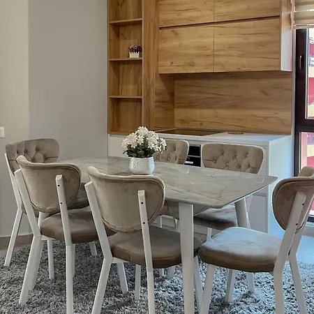 Arlis New טיראנה